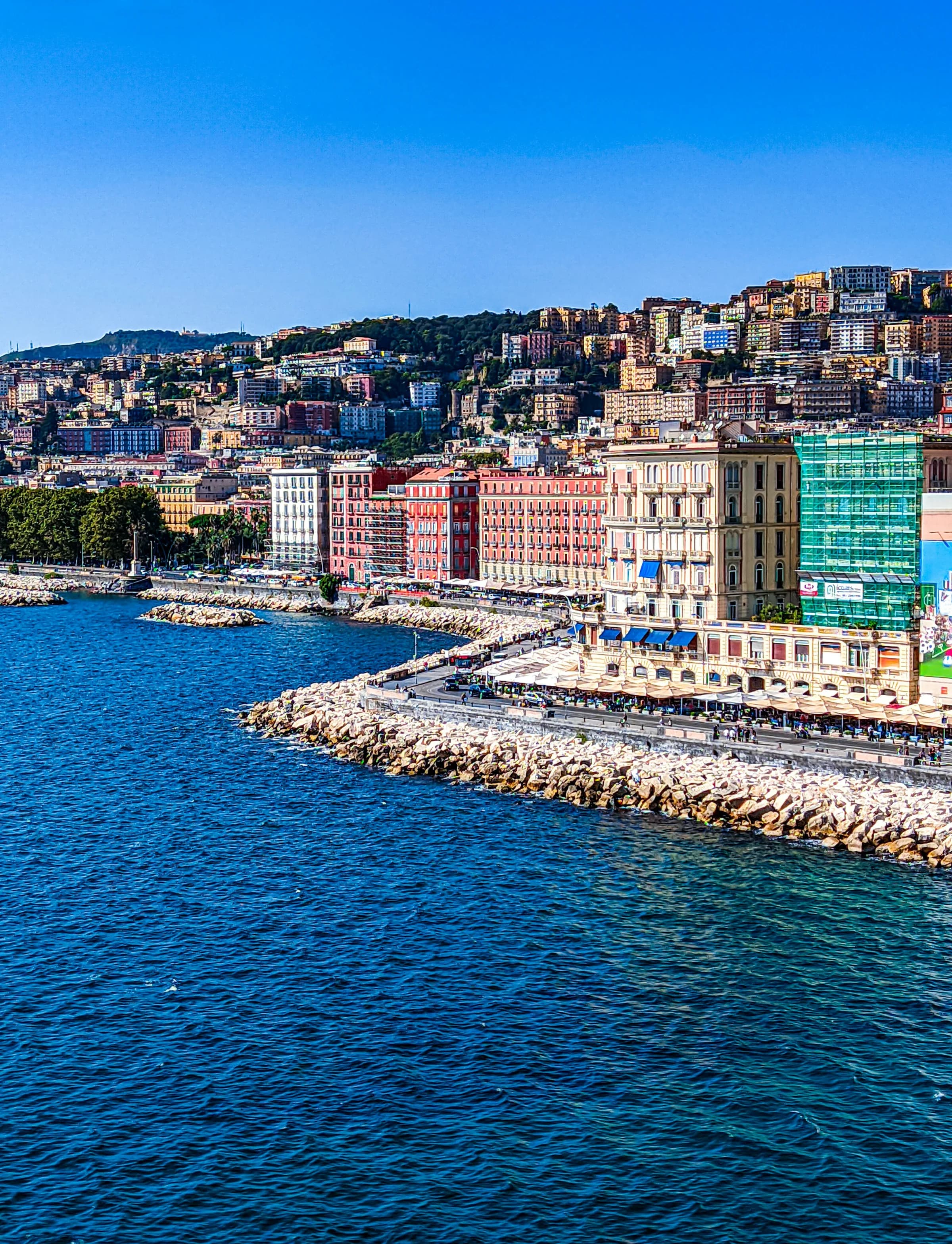 Lungomare di Napoli, vista sul Golfo da Mergellina